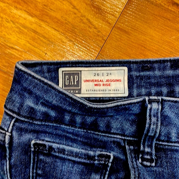 Gap Mid Rise Medium Wash Jegging - Picture 2 of 5